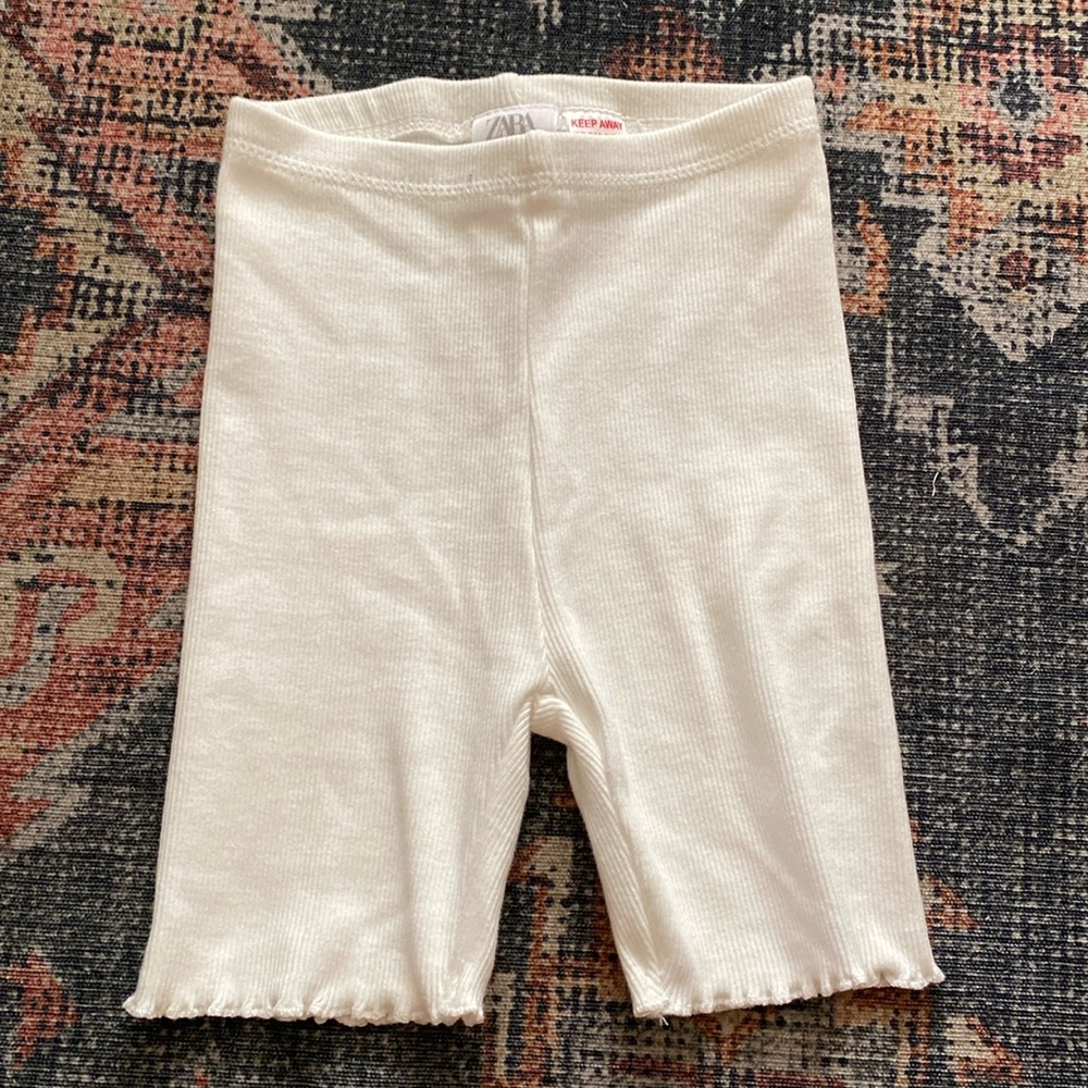🤍Zara White Ribbed Bike Shorts